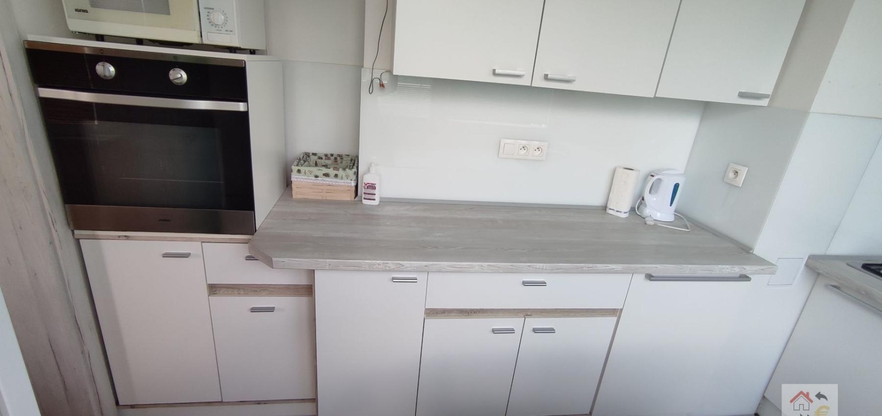 Prenajaté do 30.6. 2025 - 2 izbový priestranný byt v top lokalite Sídliska 2, kompletná rekonštrukcia, zariadený