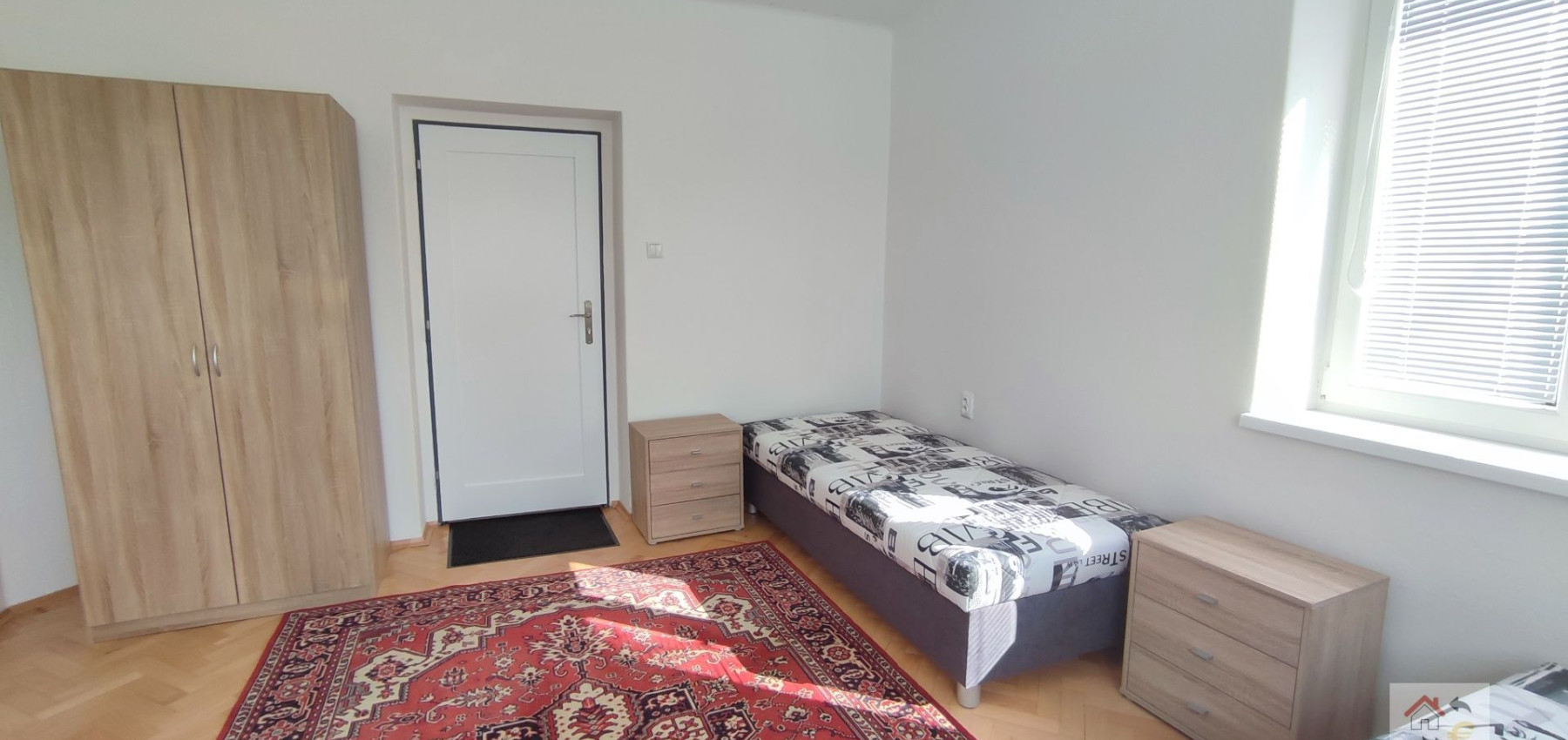 Voľná izba od 1.12.2024...PRENÁJOM SAMOSTATNEJ IZBY V RODINNOM DOME SO ZÁHRADOU, JESENSKÉHO ULICA