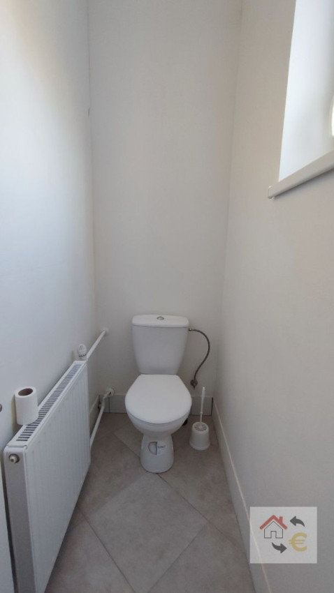 Voľná izba od 1.12.2024...PRENÁJOM SAMOSTATNEJ IZBY V RODINNOM DOME SO ZÁHRADOU, JESENSKÉHO ULICA