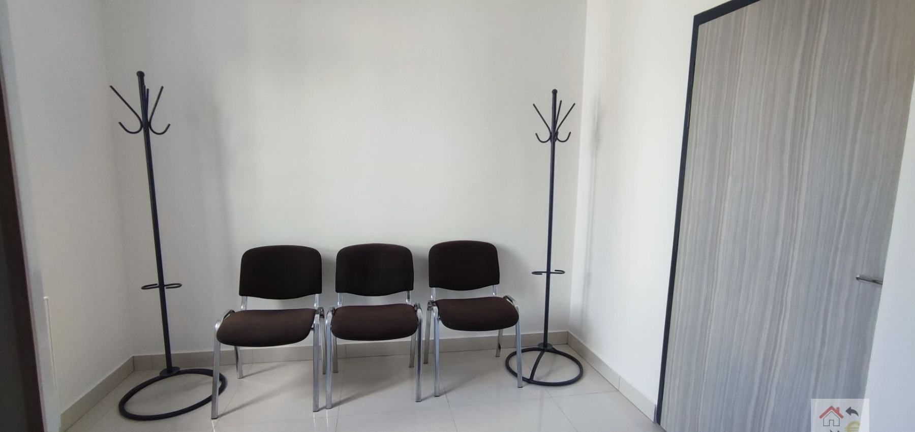 Voľná izba od 1.12.2024...PRENÁJOM SAMOSTATNEJ IZBY V RODINNOM DOME SO ZÁHRADOU, JESENSKÉHO ULICA