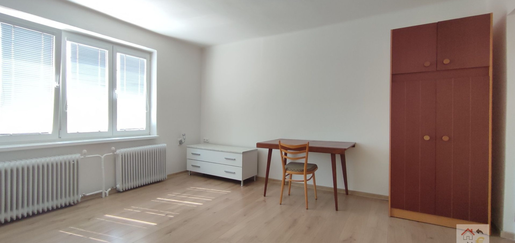 Voľná izba od 1.12.2024...PRENÁJOM SAMOSTATNEJ IZBY V RODINNOM DOME SO ZÁHRADOU, JESENSKÉHO ULICA