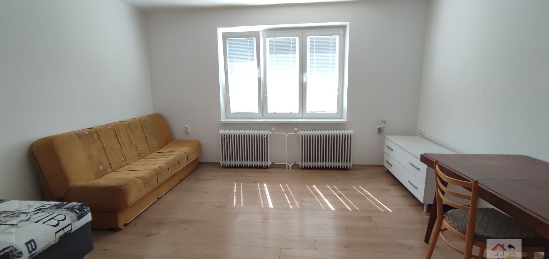 Voľná izba od 1.12.2024...PRENÁJOM SAMOSTATNEJ IZBY V RODINNOM DOME SO ZÁHRADOU, JESENSKÉHO ULICA