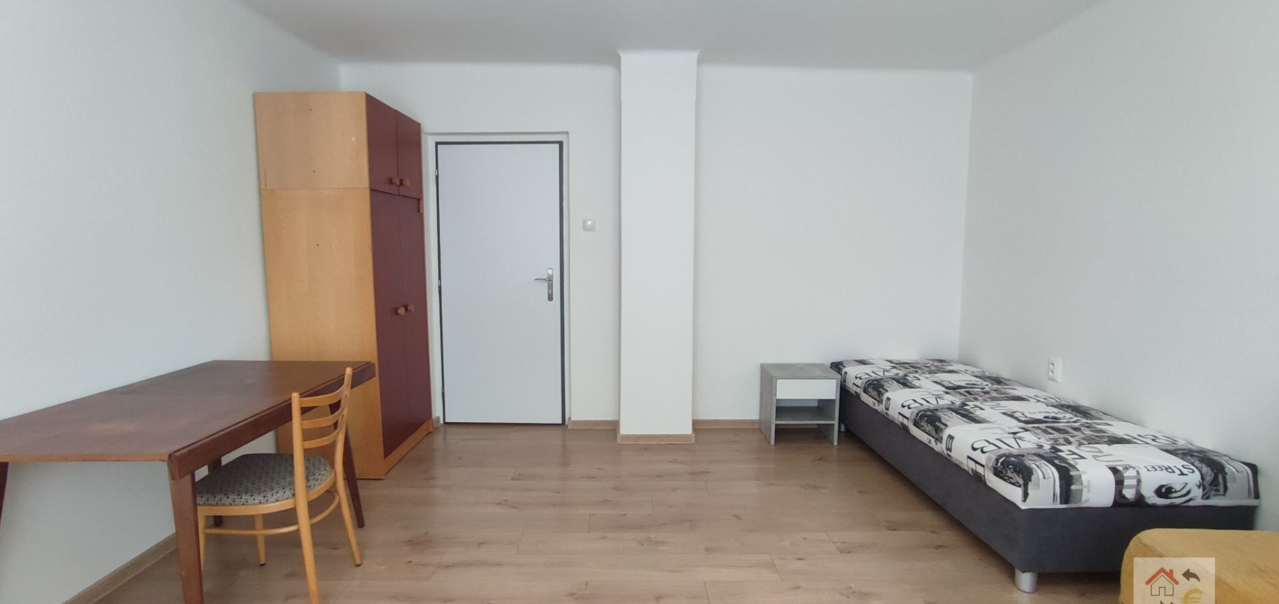 Voľná izba od 1.12.2024...PRENÁJOM SAMOSTATNEJ IZBY V RODINNOM DOME SO ZÁHRADOU, JESENSKÉHO ULICA