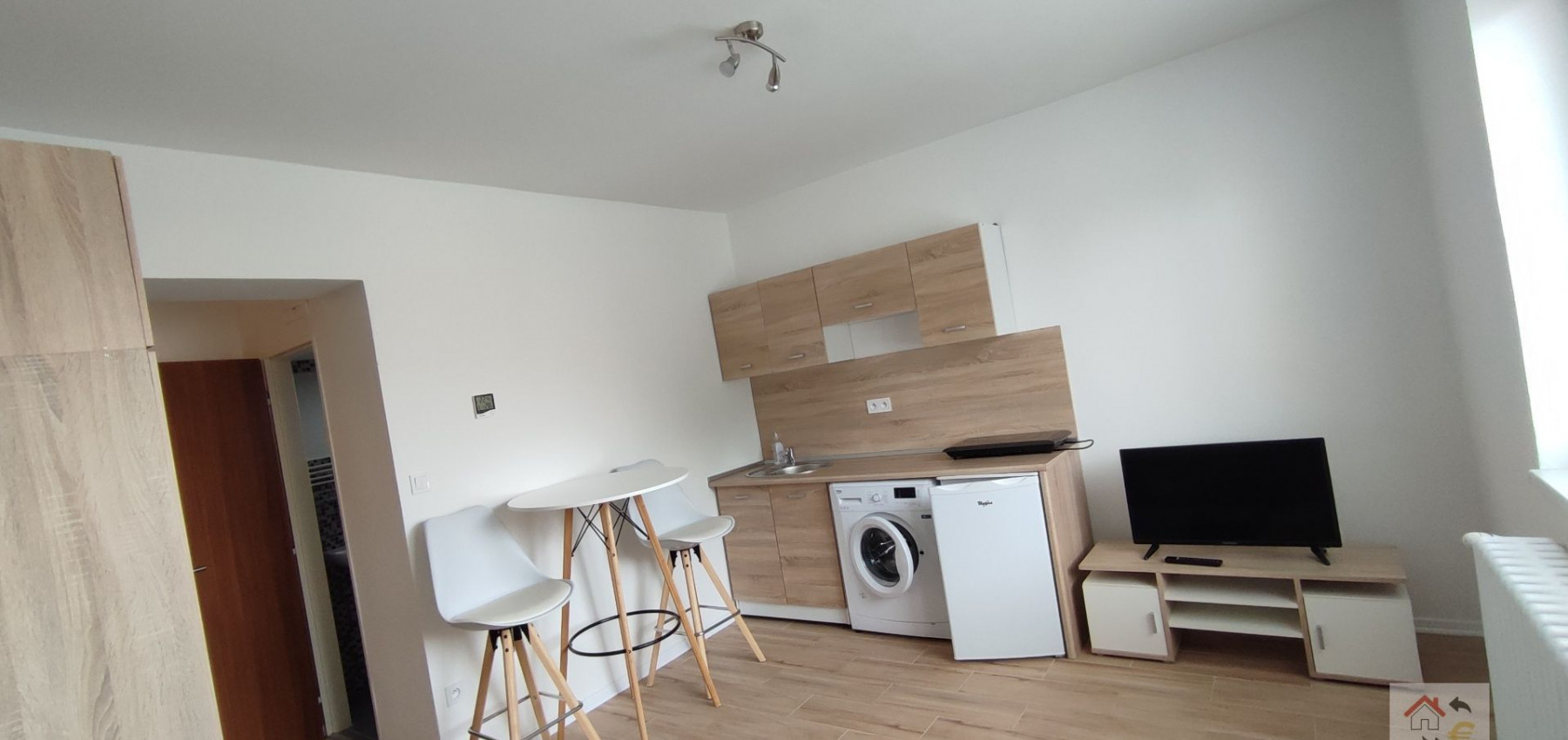 Prenajatá do 1.9.2026 - zariadená garsónka 20 m2 komplet rekonštrukcia