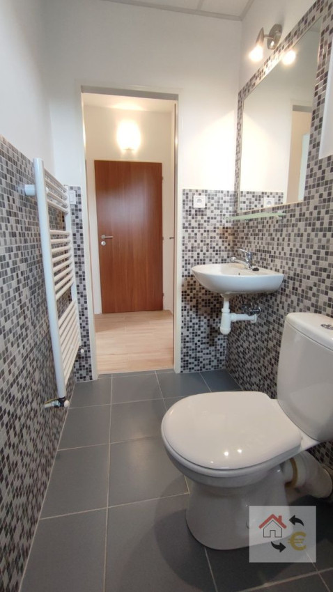 Prenajatá do 1.9.2026 - zariadená garsónka 20 m2 komplet rekonštrukcia