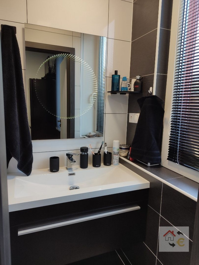 Prenajatý do 1.7.2026....Na prenájom krásny zrekonštruovaný 2 izbový byt sídlisku II pri Lidli