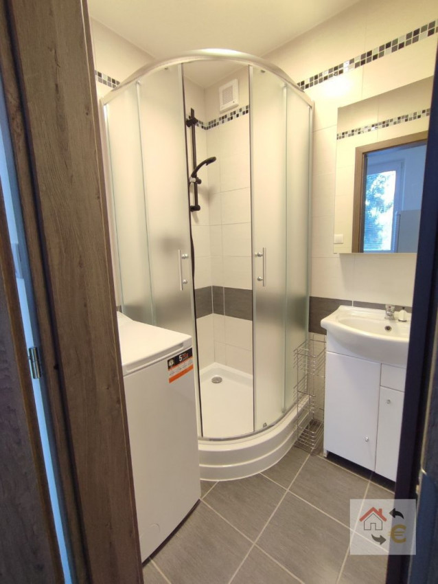 Prenajatý do 30.09.2024... 4 izbový byt po kompletnej rekonštrukcii na sídlisku 3 v Prešove