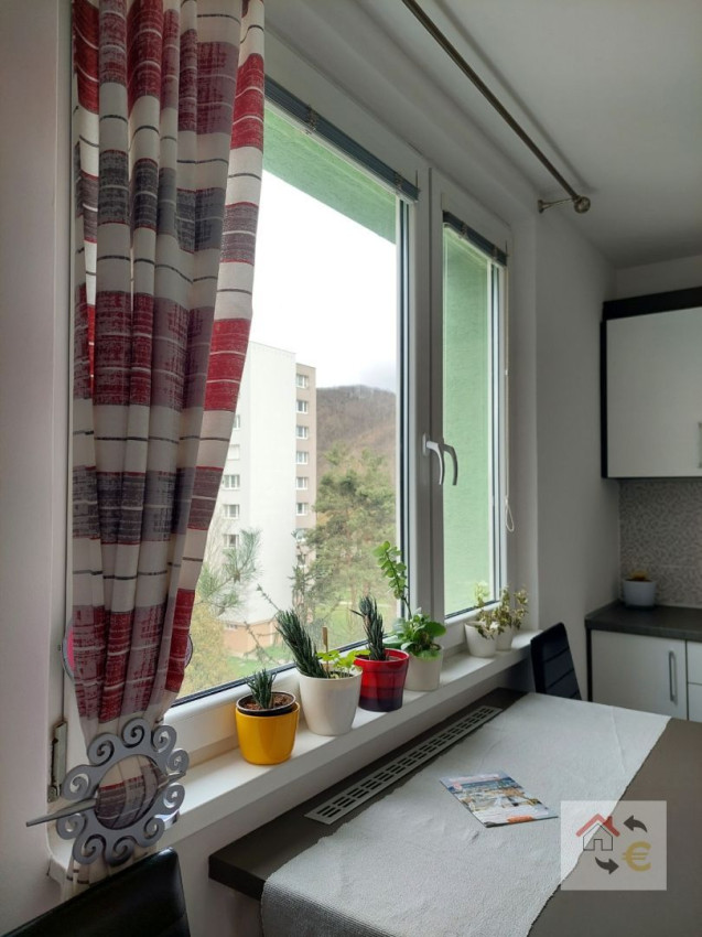 Prenajatý 1.5.2025....Prekrásny 2 izbový byt Sídlisko 3, Prostějovská, kompletná rekonštrukcia, zariadený, ihneď pripravený na bývanie