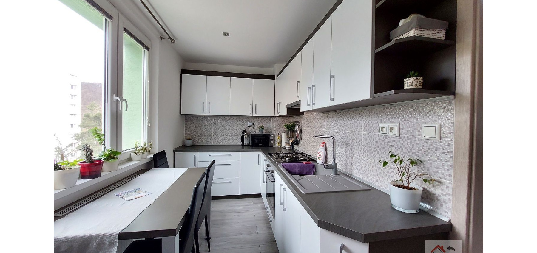 Prenajatý 1.5.2025....Prekrásny 2 izbový byt Sídlisko 3, Prostějovská, kompletná rekonštrukcia, zariadený, ihneď pripravený na bývanie