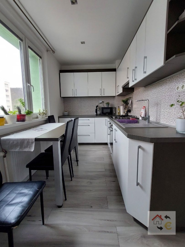 Prenajatý 1.5.2025....Prekrásny 2 izbový byt Sídlisko 3, Prostějovská, kompletná rekonštrukcia, zariadený, ihneď pripravený na bývanie