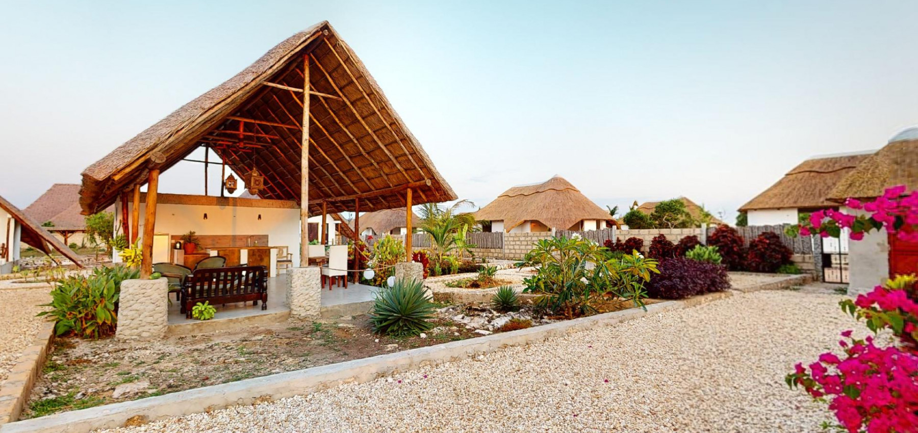 Zaria resort Zanzibar - luxusný poschodový dom, balkón s výhľadom na more a záhradou pre dve osoby D08