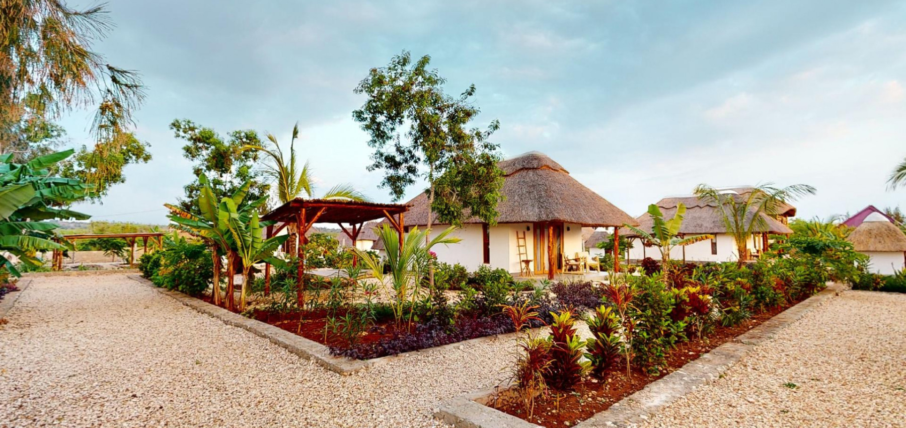 Zaria resort Zanzibar - luxusný poschodový dom, balkón s výhľadom na more a záhradou pre dve osoby D08