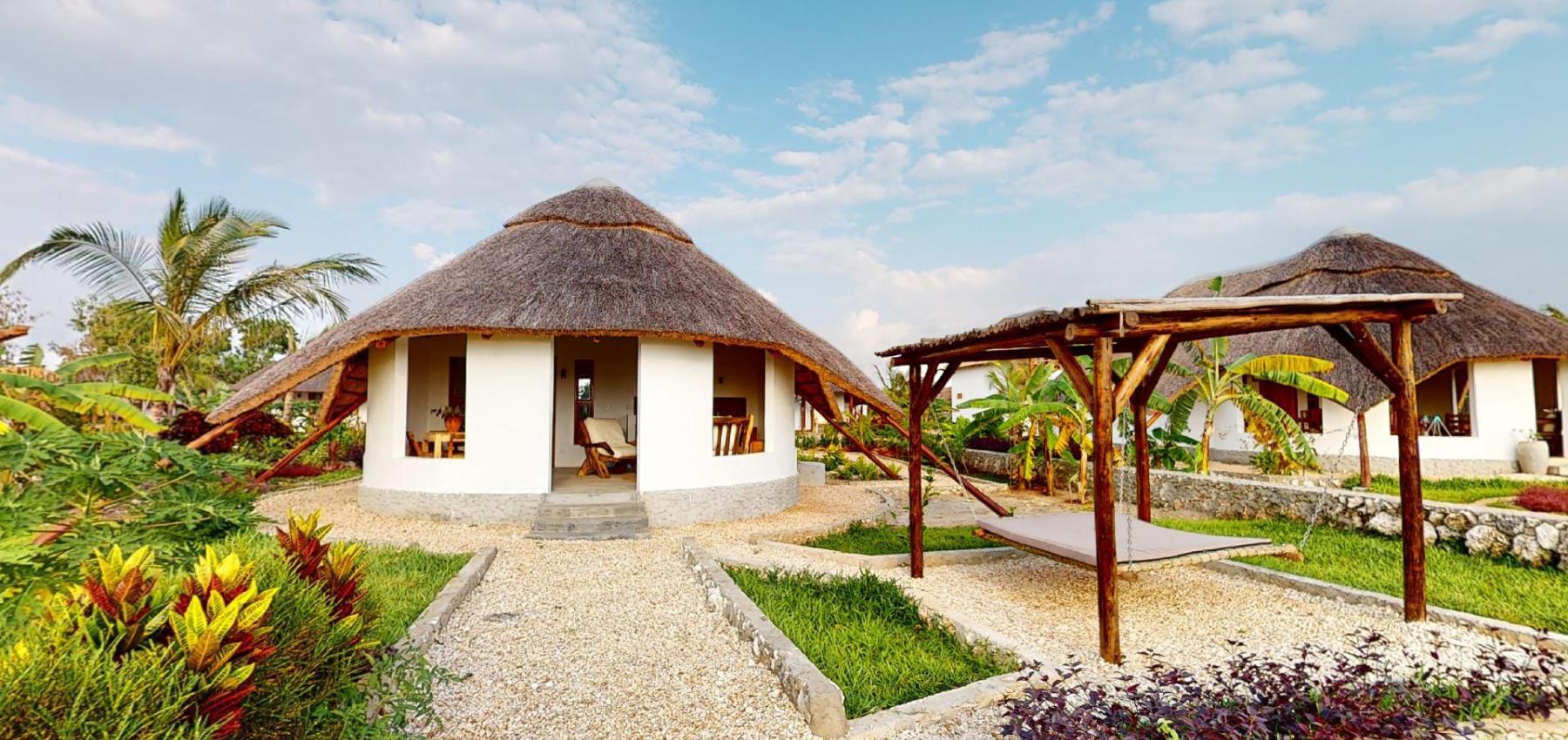 Zaria resort Zanzibar - dovolenkový prenájom bungalovu s dvomi spálňami a záhradou pre 2 páry D11
