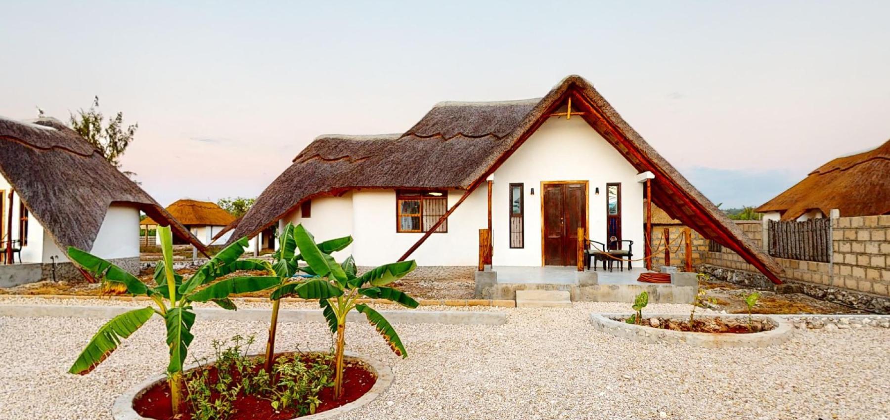 Zaria resort Zanzibar - dovolenkový prenájom bungalovu s dvomi spálňami a záhradou pre 2 páry D11