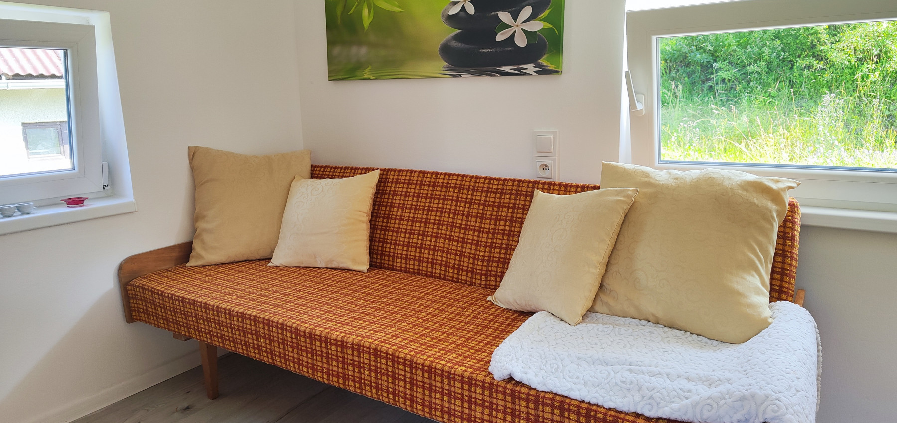 Na prenájom pozemok 800 m2 s malým domčekom na relax