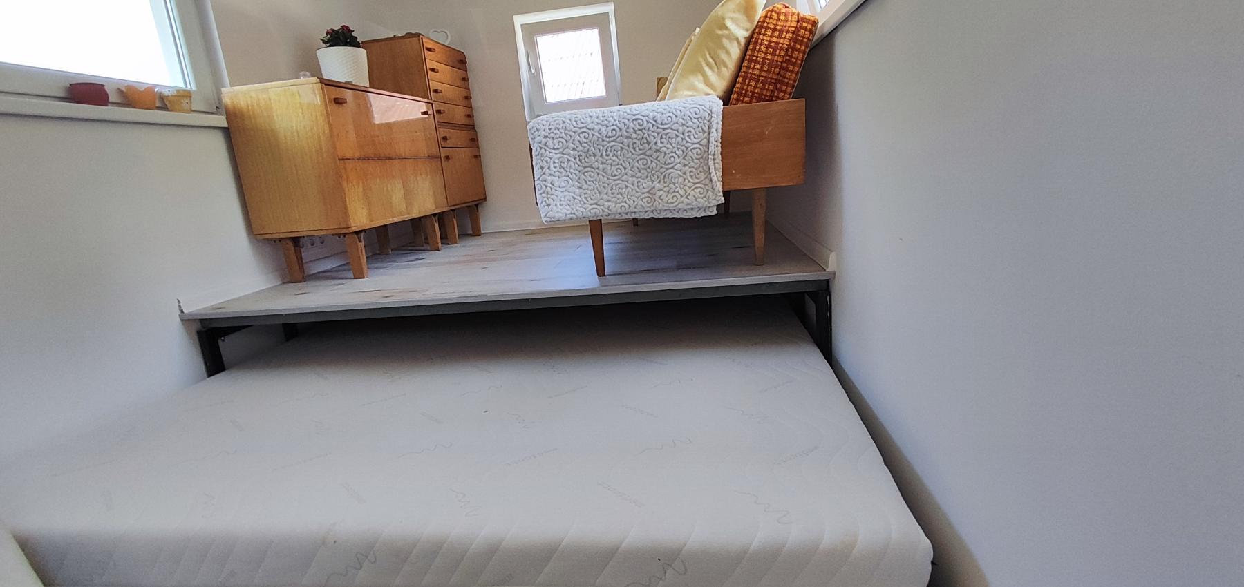 Na prenájom pozemok 800 m2 s malým domčekom na relax