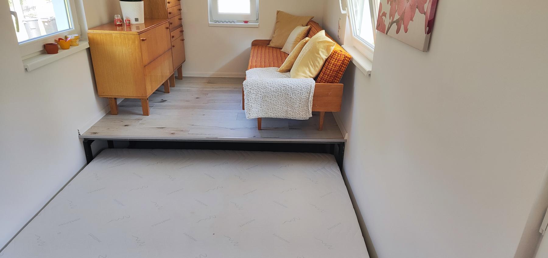 Na prenájom pozemok 800 m2 s malým domčekom na relax