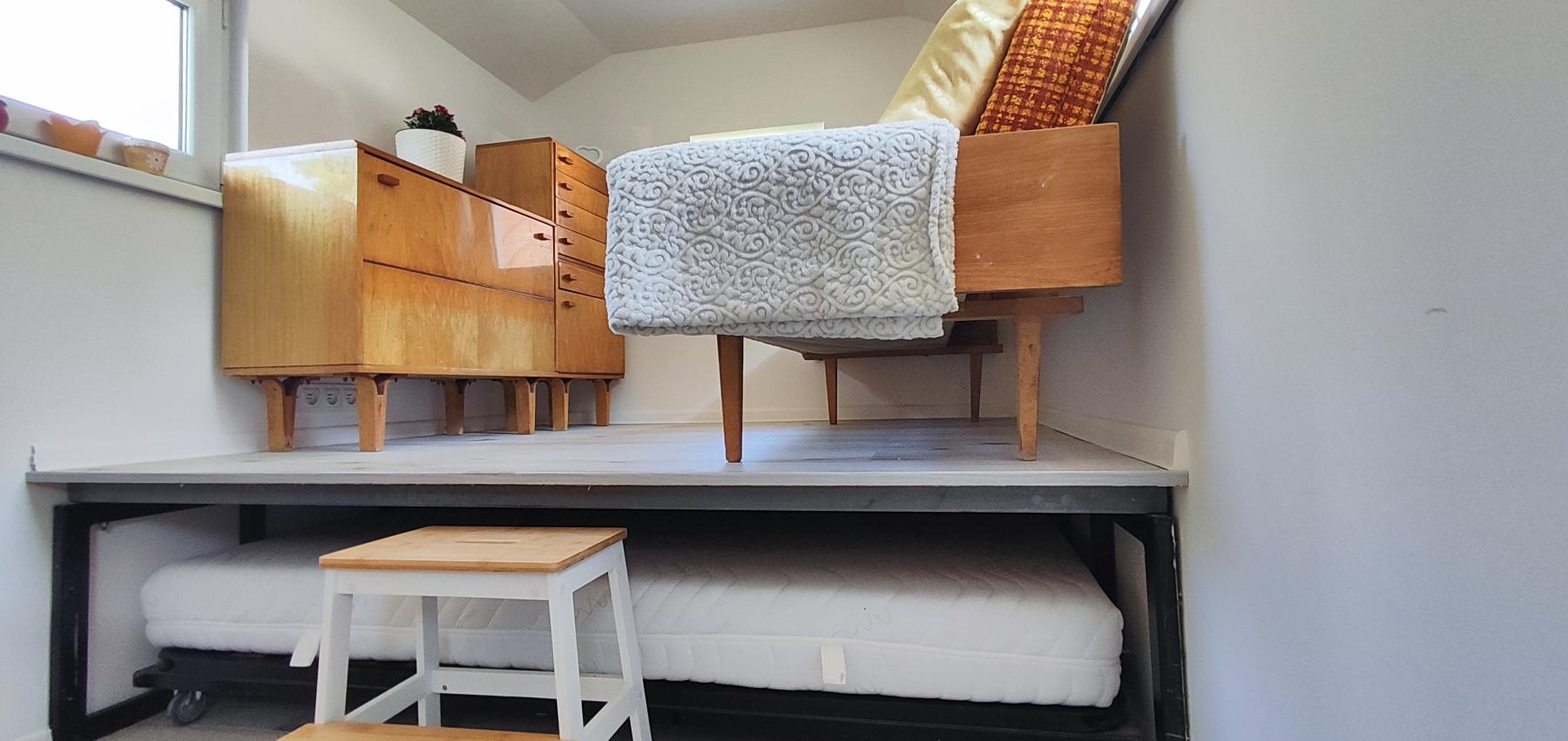 Na prenájom pozemok 800 m2 s malým domčekom na relax