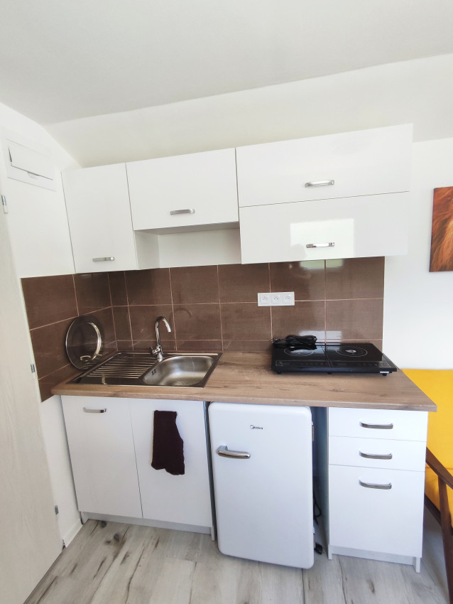 Prenajatý do 1.6.2026.... Malý romantický domček pre jedného, alebo pár, na pozemku 800 m2