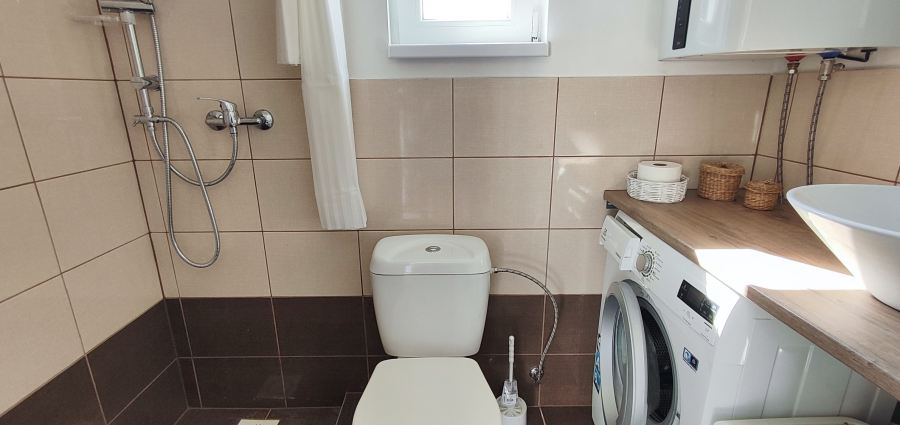 Prenajatý do 1.6.2026.... Malý romantický domček pre jedného, alebo pár, na pozemku 800 m2