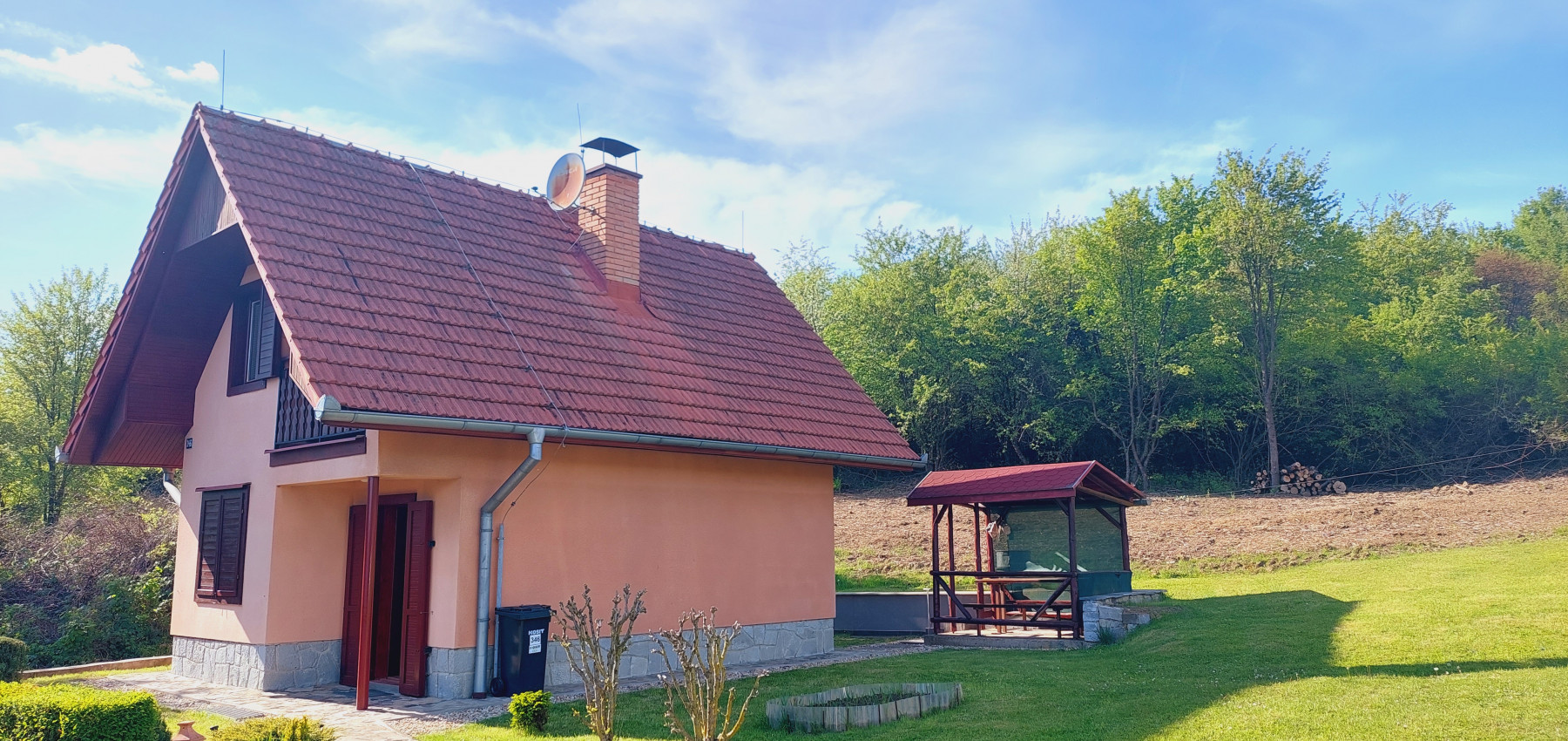 Na predaj murovaná poschodová rekreačná chata Domaša