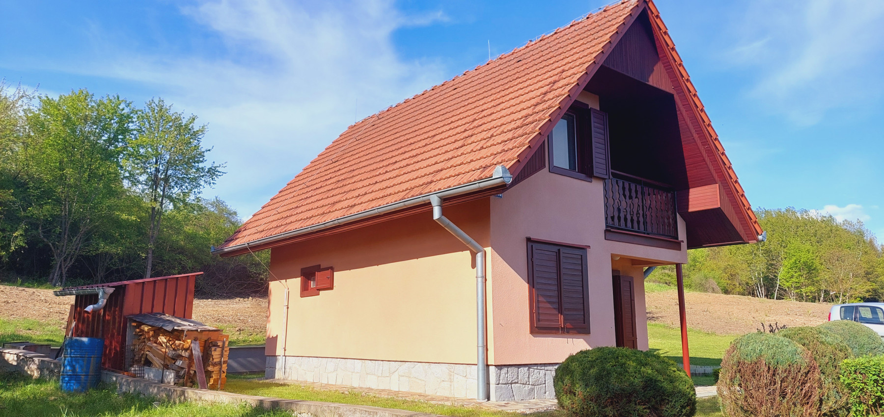 Na predaj murovaná poschodová rekreačná chata Domaša