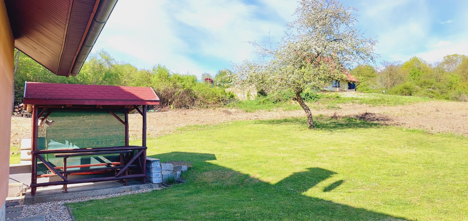 Na predaj murovaná poschodová rekreačná chata Domaša