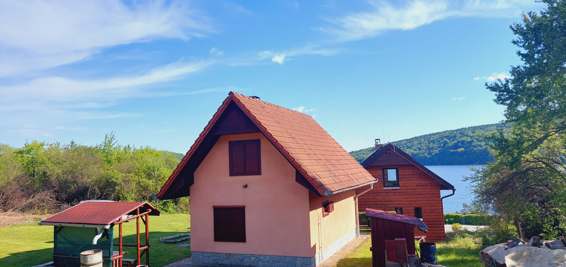 Na predaj murovaná poschodová rekreačná chata Domaša