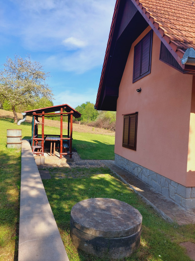 Na predaj murovaná poschodová rekreačná chata Domaša