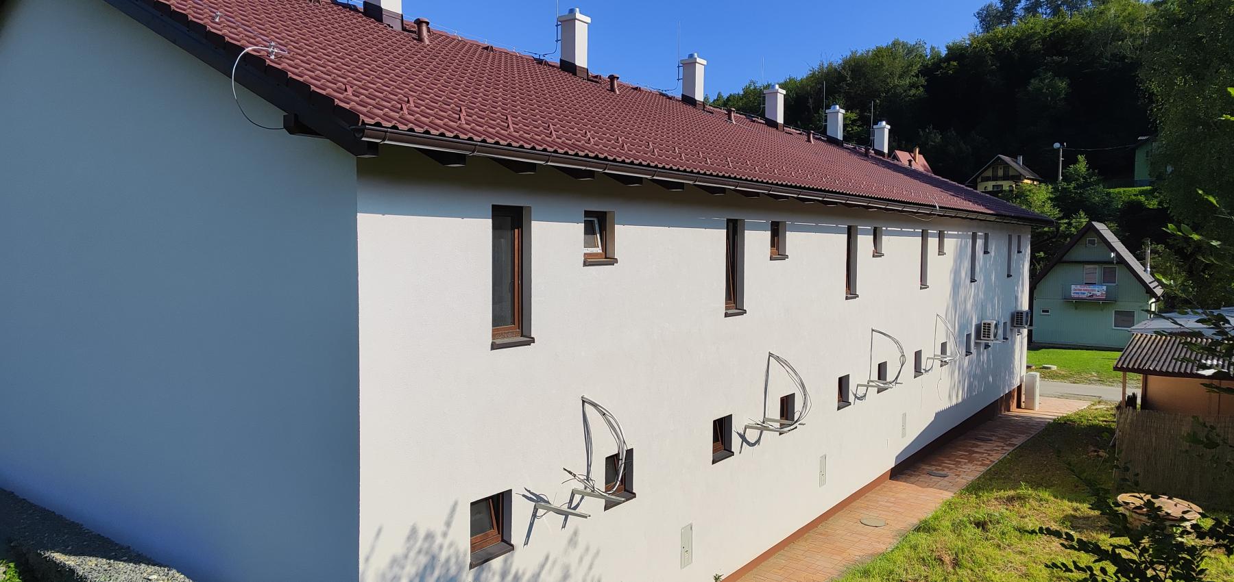 Luxusná novostavba šiestich rodinných domov v radovej zástavbe Domaša-Valkov s výhľadom na vodu, uprostred prírody