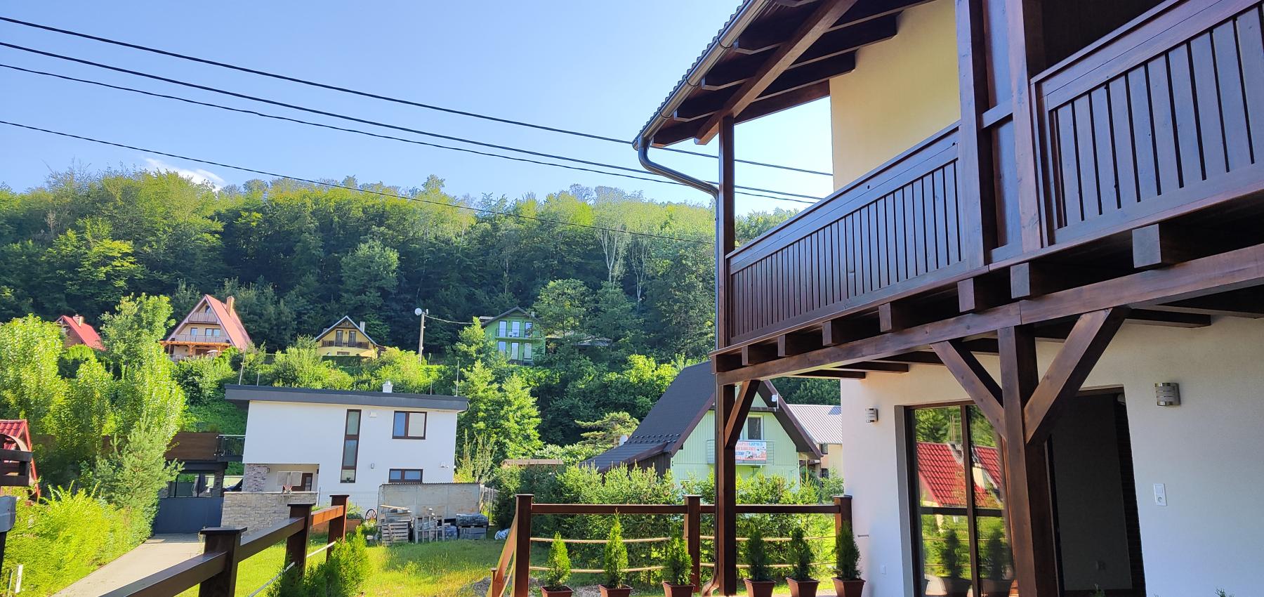 Luxusná novostavba šiestich rodinných domov v radovej zástavbe Domaša-Valkov s výhľadom na vodu, uprostred prírody