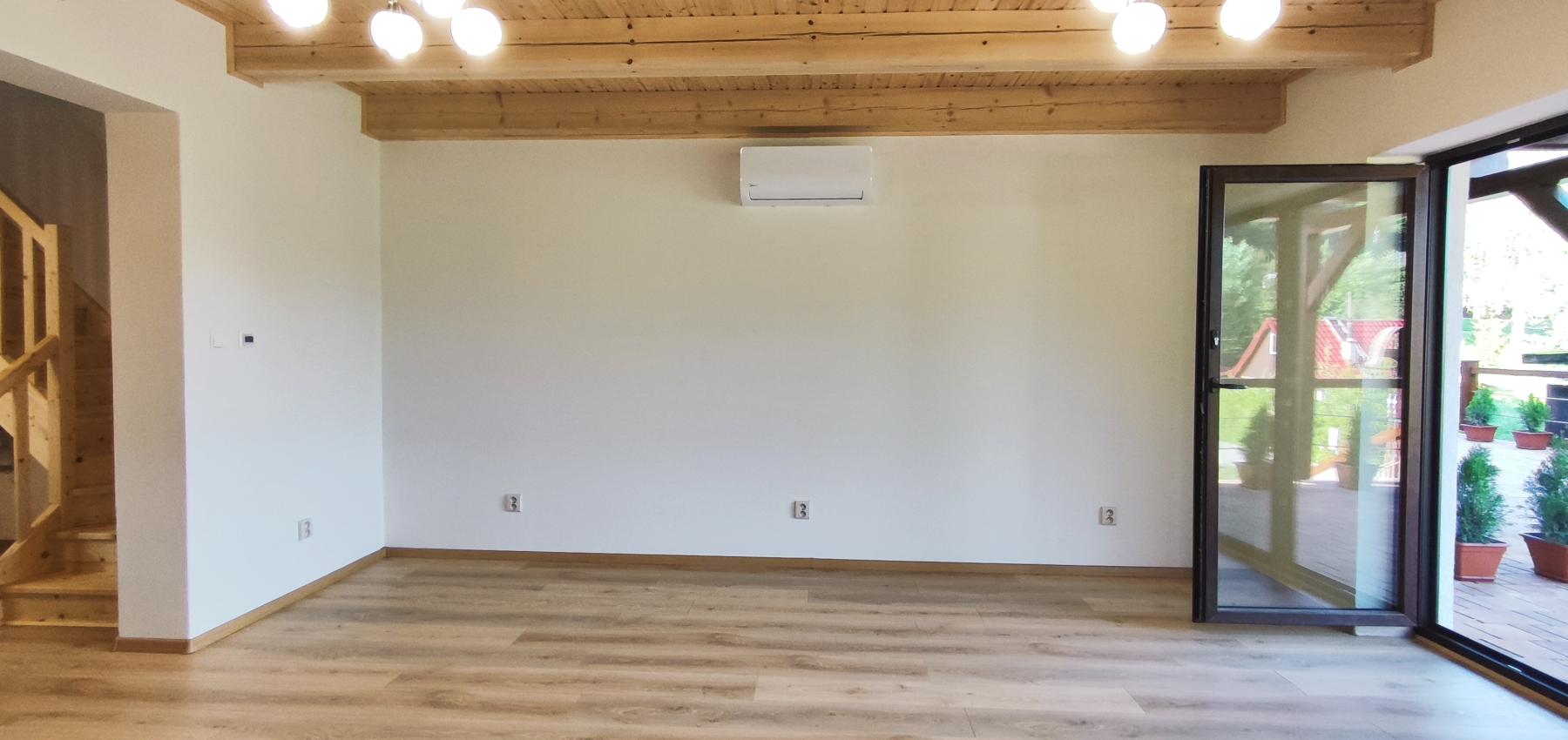 Luxusná novostavba šiestich rodinných domov v radovej zástavbe Domaša-Valkov s výhľadom na vodu, uprostred prírody