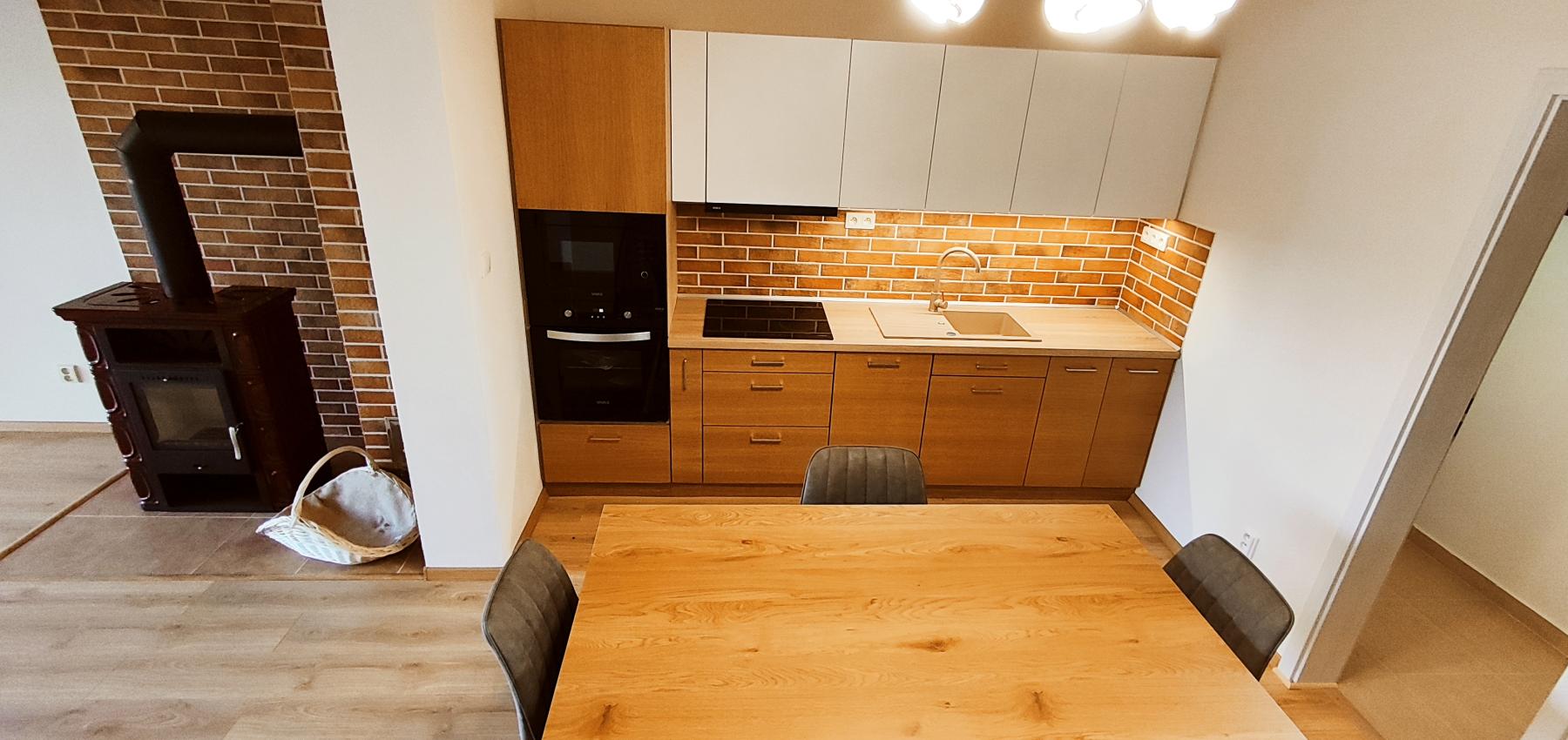 Luxusná novostavba šiestich rodinných domov v radovej zástavbe Domaša-Valkov s výhľadom na vodu, uprostred prírody