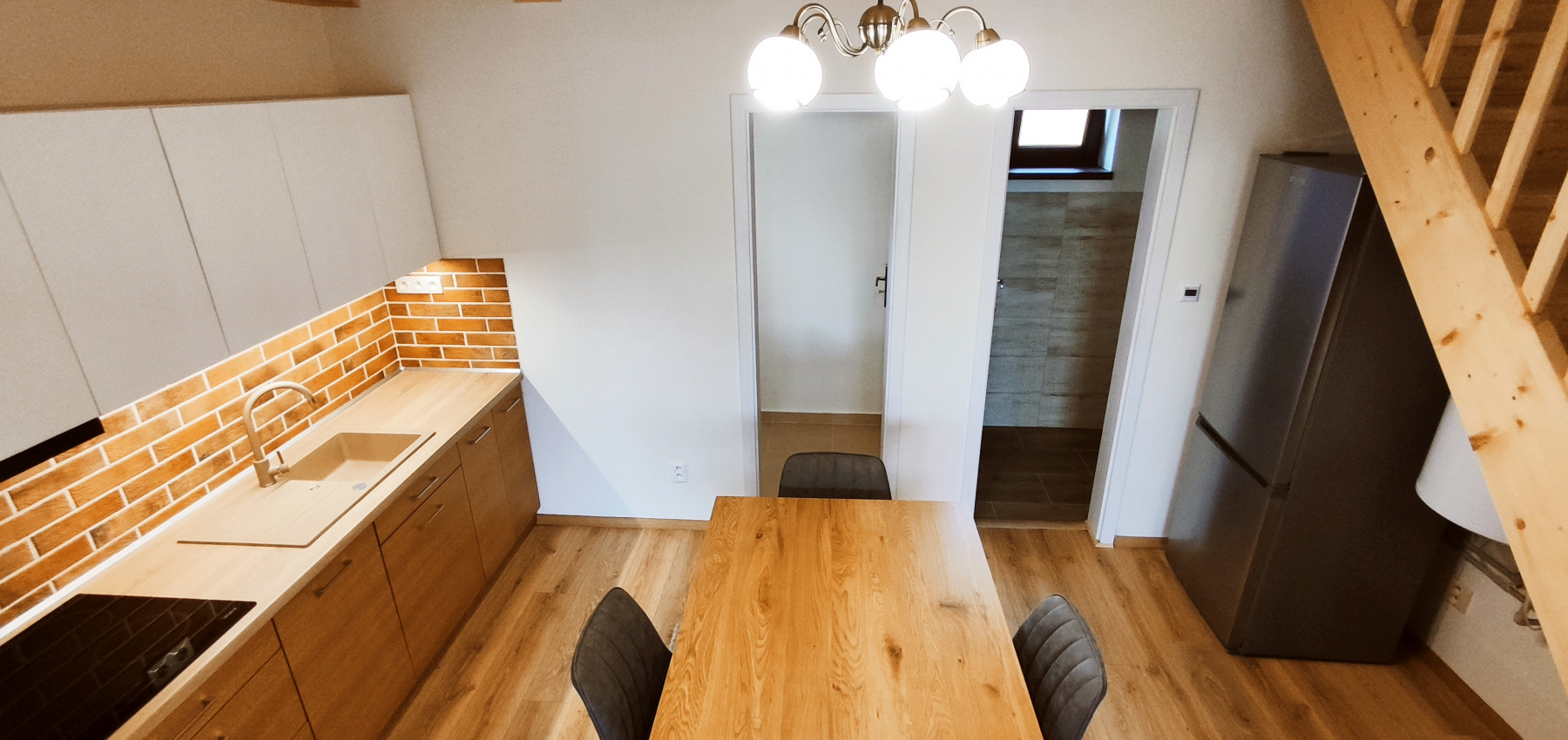 Luxusná novostavba šiestich rodinných domov v radovej zástavbe Domaša-Valkov s výhľadom na vodu, uprostred prírody