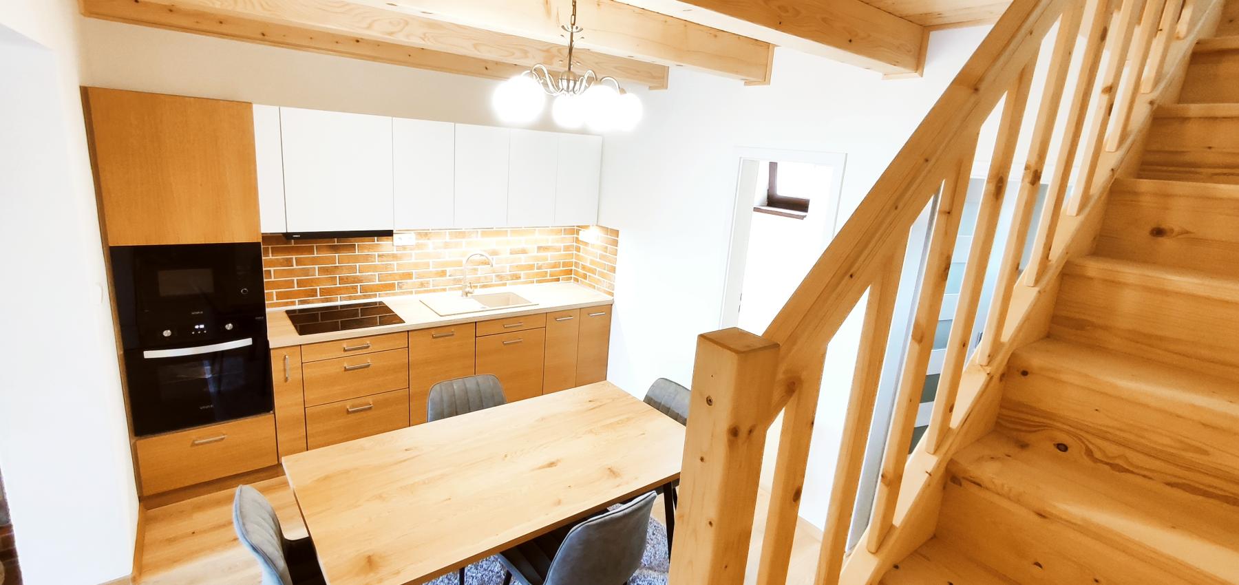 Luxusná novostavba šiestich rodinných domov v radovej zástavbe Domaša-Valkov s výhľadom na vodu, uprostred prírody