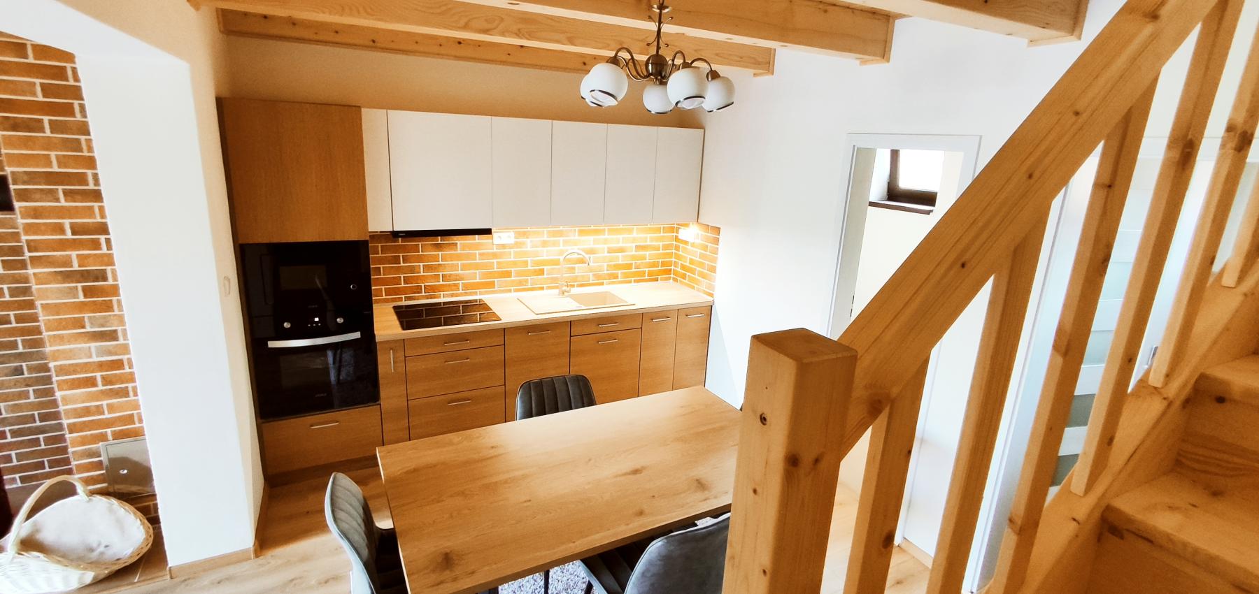 Luxusná novostavba šiestich rodinných domov v radovej zástavbe Domaša-Valkov s výhľadom na vodu, uprostred prírody