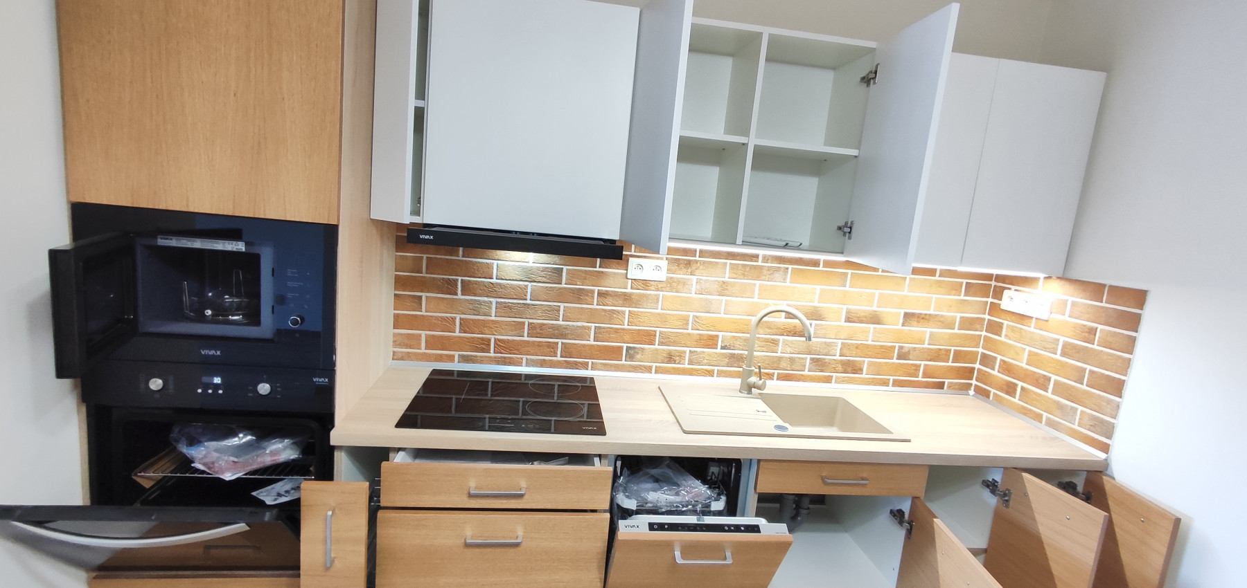 Luxusná novostavba šiestich rodinných domov v radovej zástavbe Domaša-Valkov s výhľadom na vodu, uprostred prírody