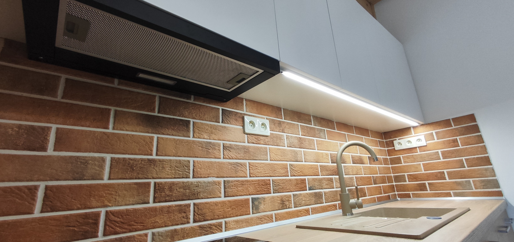 Luxusná novostavba šiestich rodinných domov v radovej zástavbe Domaša-Valkov s výhľadom na vodu, uprostred prírody