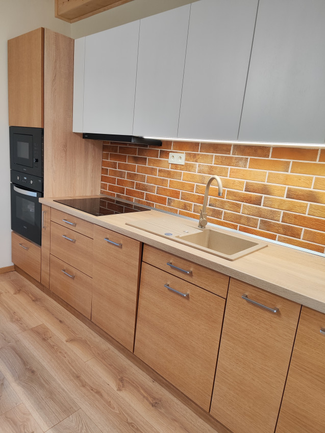 Luxusná novostavba šiestich rodinných domov v radovej zástavbe Domaša-Valkov s výhľadom na vodu, uprostred prírody