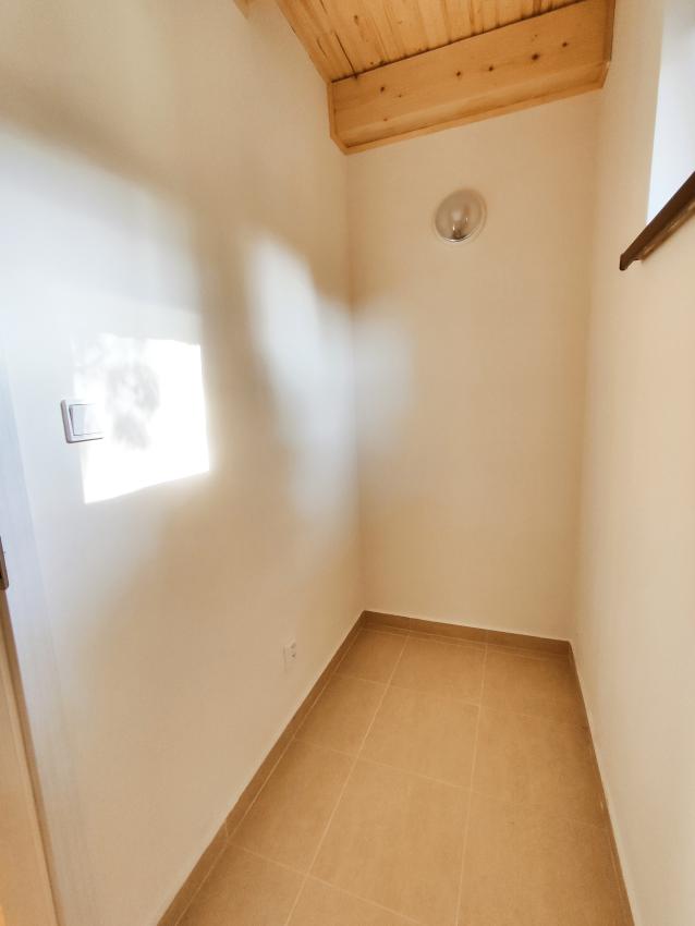 Luxusná novostavba šiestich rodinných domov v radovej zástavbe Domaša-Valkov s výhľadom na vodu, uprostred prírody