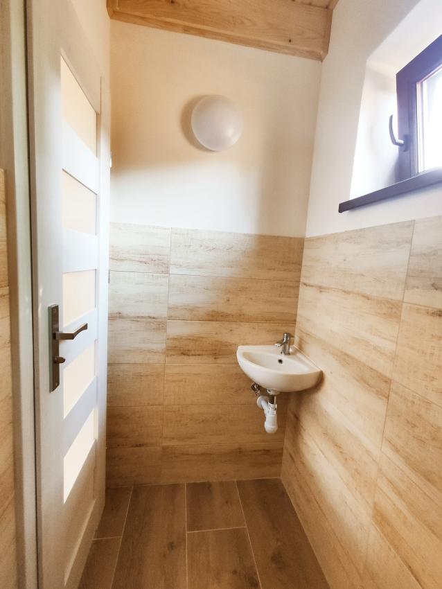 Luxusná novostavba šiestich rodinných domov v radovej zástavbe Domaša-Valkov s výhľadom na vodu, uprostred prírody