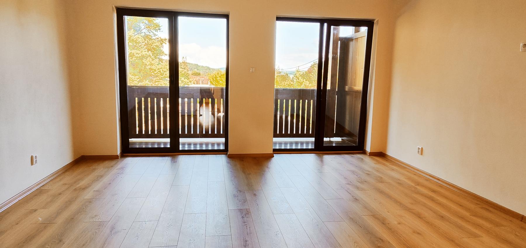 Luxusná novostavba šiestich rodinných domov v radovej zástavbe Domaša-Valkov s výhľadom na vodu, uprostred prírody