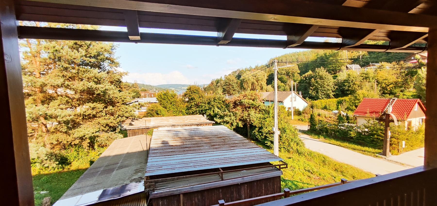 Luxusná novostavba šiestich rodinných domov v radovej zástavbe Domaša-Valkov s výhľadom na vodu, uprostred prírody