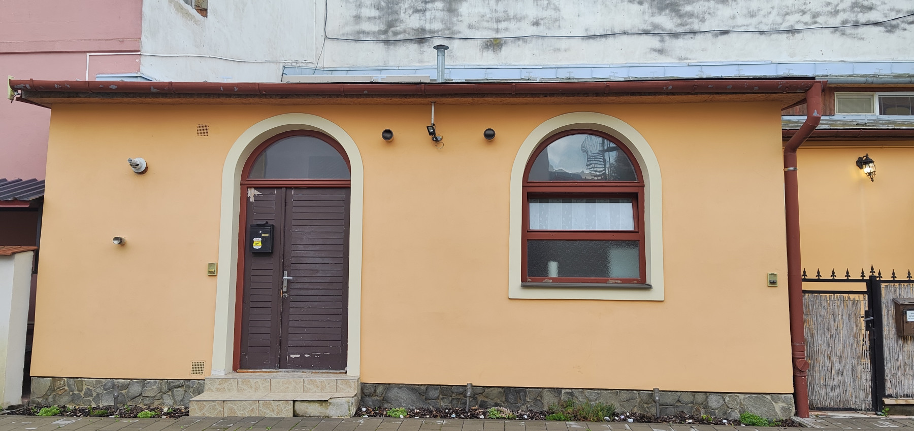 Prenajatý do 1.9.2024...2 izbový zariadený byt v centre mesta na Františkánskom námestí