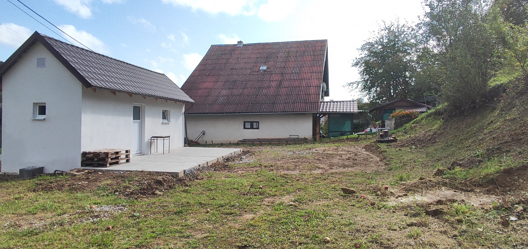 Prenajatý do 1.6.2026.... Malý romantický domček pre jedného, alebo pár, na pozemku 800 m2