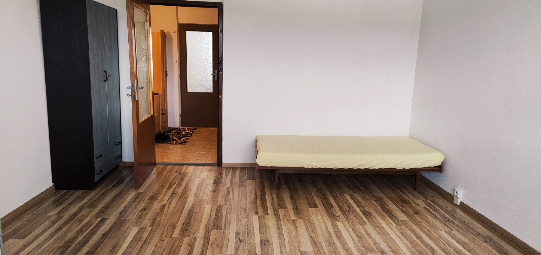 Prenajatý do 31.01.2026.... Prenájom 1 izbového bytu Sekčov Sibírska, čiastočne zariadený