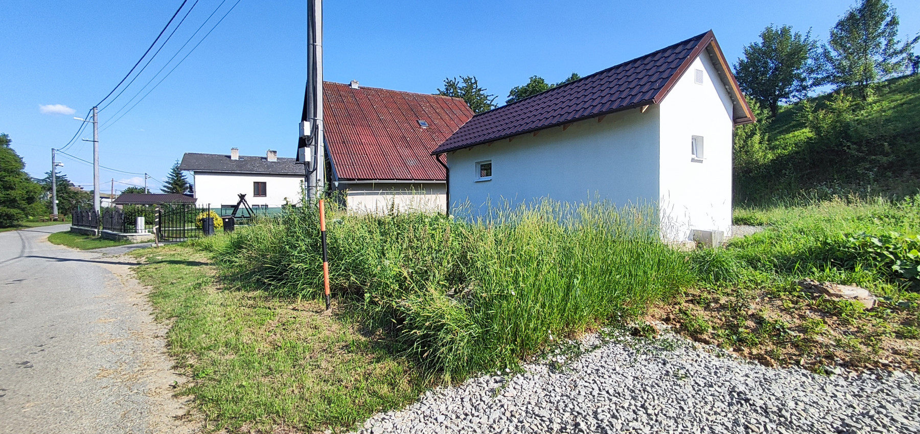 Na predaj rekreačný domček na pozemku 800 m2, vhodnom na výstavbu ďalšieho domu