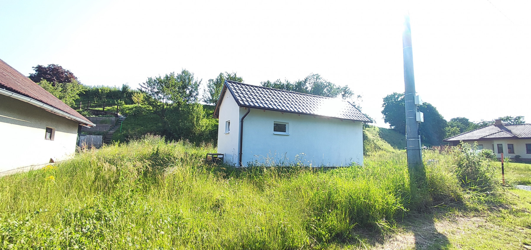 Na predaj rekreačný domček na pozemku 800 m2, vhodnom na výstavbu ďalšieho domu