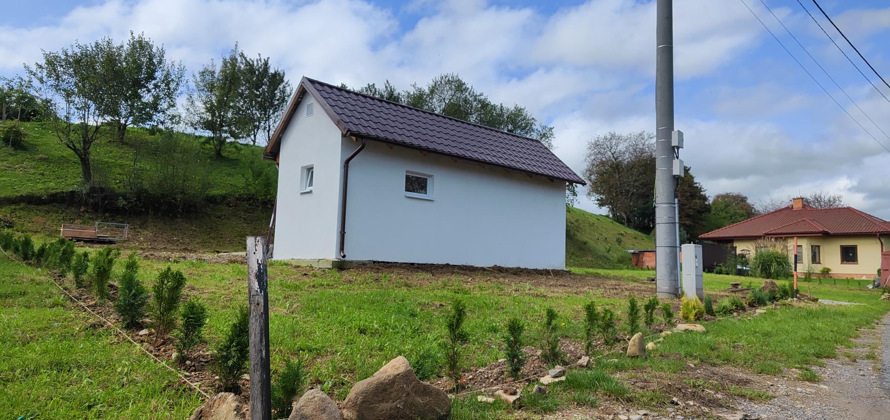 Na predaj rekreačný domček na pozemku 800 m2, vhodnom na výstavbu ďalšieho domu