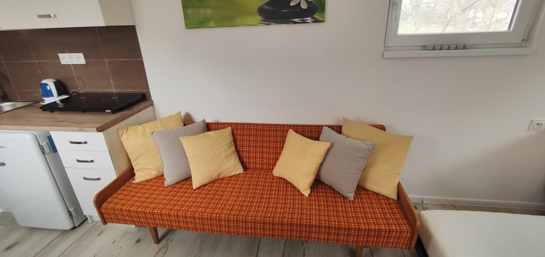 Na predaj rekreačný domček na pozemku 800 m2, vhodnom na výstavbu ďalšieho domu